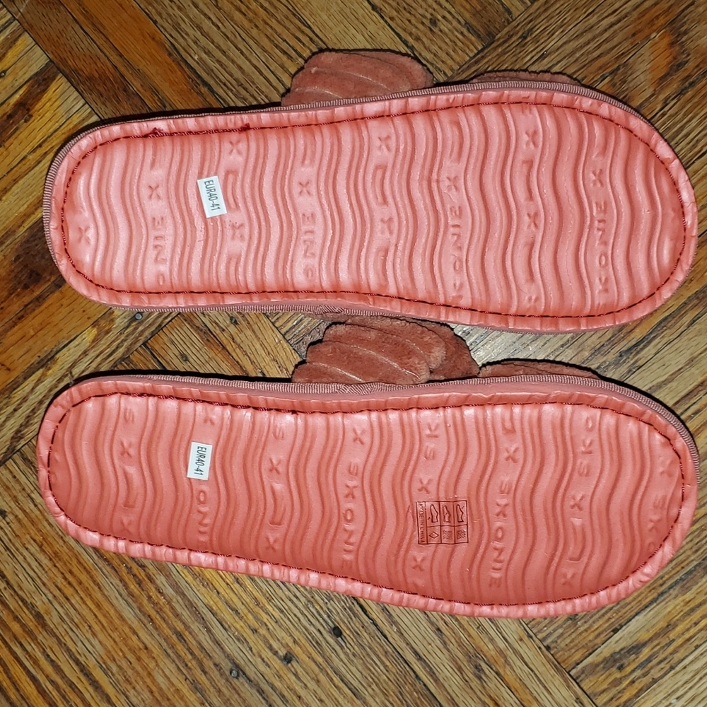 Slippers - Picture 4 of 5